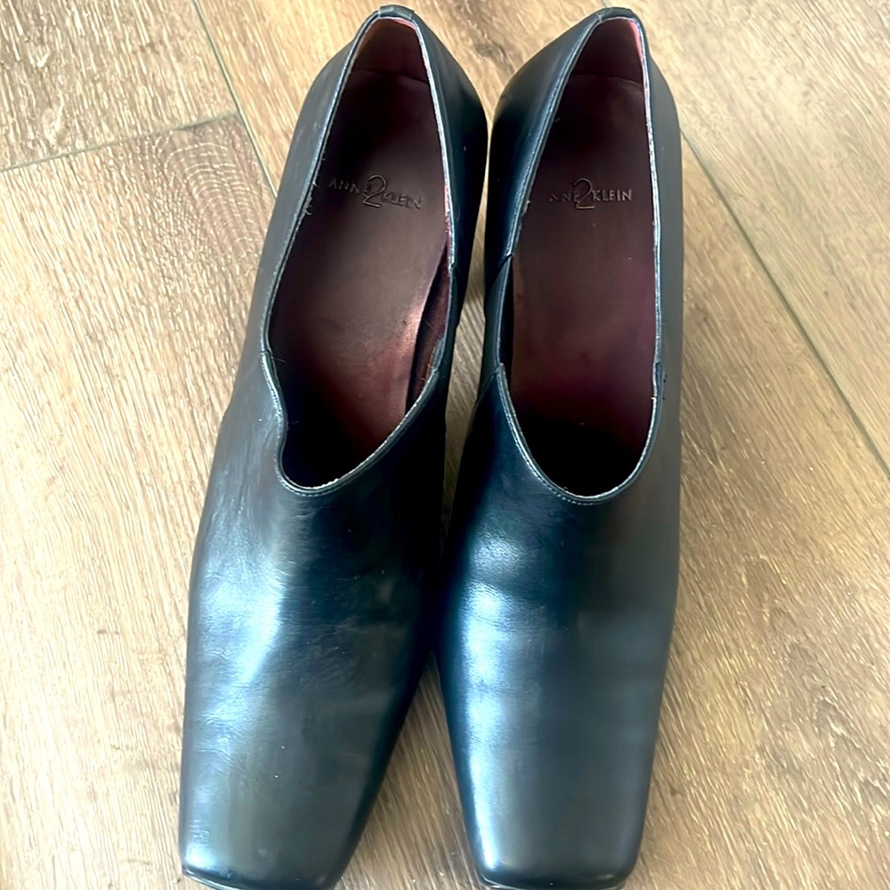 Anne Klein 2 Black leather ankle boots. Size 9. Worn once! Pristine condition.